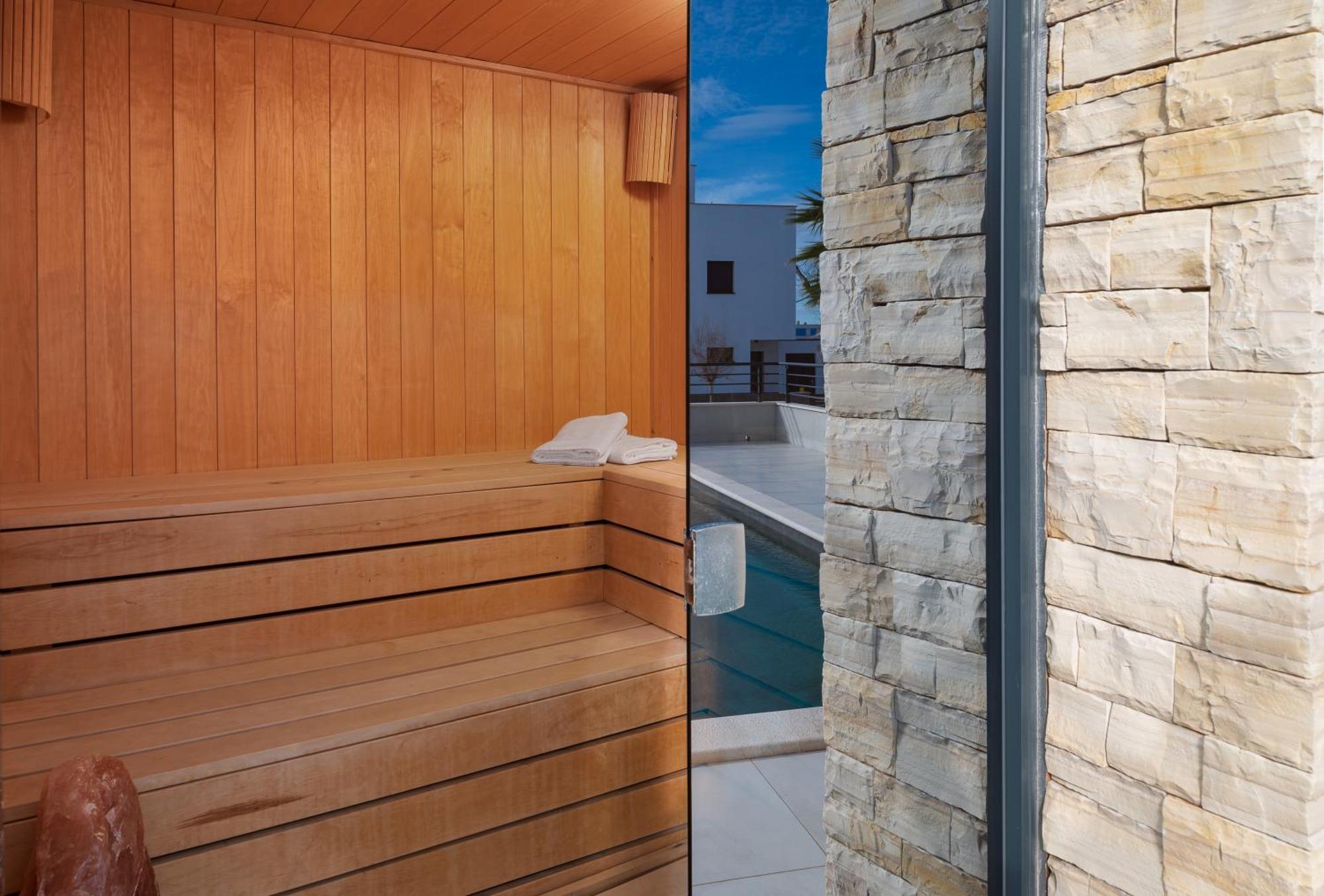 Villa Roca With Heated Pool And Sauna Привлака Екстер'єр фото